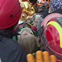 İzmir depreminde 65'inci saatte mucize: 3 yaşındaki Elif enkazdan canlı olarak kurtarıldı