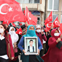 PKK tarafından çocukları kaçırılan ailelerin Şırnak'taki eylemi giderek büyüyor: Her yer kırmızı beyaza büründü