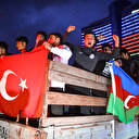 Tarihi zafer sonrası Azerbaycan halkı sokaklara döküldü