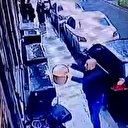 Balkondan sepetle sarkıtılan silahları alıp saldırı düzenlediler