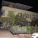 Cinnet geçiren kişi beraber yaşadığı aile dostunu 15 yerinden bıçakladı