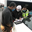 Minibüsten indirilen fazla yolcudan polise ilginç tepki: Polis aracıyla mı bırakacaksınız