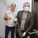 Of Belediye Başkanı Sarıalioğlu halka 10 bin zeytin ağacı fidanı dağıttı