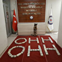 Van polisi ele geçirdiği uyuşturucu paketleriyle "ohh ohh" yazarak Bakan Soylu'ya destek verdi