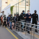 Ceyhan Belediyesi'ne yapılan rüşvet operasyonunda gözaltına alınan zanlılar adliyeye sevk edildi