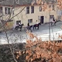 Bu kadarına da pes: Kısıtlamaya uymayıp atla gezdiler