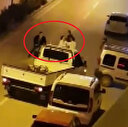 Kısıtlamada sokağa çıktılar: Yol verme kavgasında birbirlerine girdiler