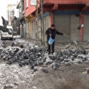 Hayvan sevgisi eksi 20 derece soğuğu hissettirmiyor: Her gün kilolarca yem alıp güvercin besliyor