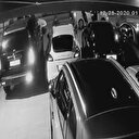 Sadece 10 saniye sürdü: Lüks otomobilden far hırsızlığı kamerada