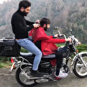 Sosyal medyada 'beğeni' çılgınlığı: Hareket halindeki motosiklette arkadaşını tıraş etti