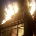 Kümes hayvanlarını ısıtmak isterken kıvılcımlar evi yaktı