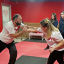 Eski dünya şampiyonundan kadınlara savunma dersi