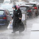 Kar beklerken yağmura yakalanan Erzurumlu şaşkın: "Başımıza taş yağmasın ne yağarsa yağsın"
