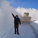 Kar kalınlığı 3 metreyi aştı yollar kapandı