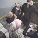 Dehşete düşüren komşu kavgası: Evini büyütmesine izin vermediği komşusunun akrabaları tarafından dövüldü