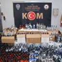 Ev değil imalathane: 790 şişe sahte içkiyi evde saklıyorlar