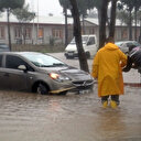 Antalya'yı fırtına vurdu: Uçaklar inemedi, ağaçlar devrildi, araçlar mahsur kaldı