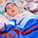 Çocuklukta oynadığı piller Servet'i yatalak etti: Kumandanın pillerini ağzında çiğniyordu