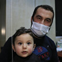 Boğazına çekirdek kabuğu kaçan Suriyeli bebeği polis kurtardı