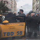 Fatih'te yumruk yumruğa yol verme kavgası kamerada