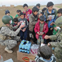 Mehmetçik çocukların yüzünü güldürdü