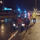 İstanbul -Çanakkale yolu şiddetli sağanak nedeniyle göle döndü: Mahsur kalan otomobili polisler iterek kurtardı