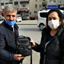 Dolmuşta unutulan 10 bin lirayı sahibine teslim etti