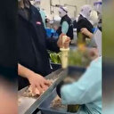 Ton balığı üretim tesisinde iğrenç görüntüler: Çıplak elle paketlediler