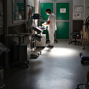 Gizlice öksürür yine gelirim: Fransa'da koronavirüslü sağlıkçıların göreve devam ettiği iddia edildi