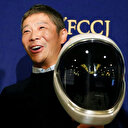 Japon milyarder Ay seyahati için kendisine eşlik edecek 8 kişi arıyor