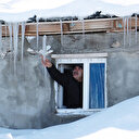 Bu köyde bütün evler kara gömüldü: Buz sarkıtları 3 metreyi aştı