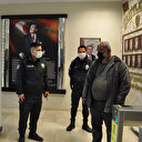 İnşaat işçisi ATM’de unutulan parayı sahibine teslim etti