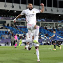 Benzema tarihe geçti: Real Madrid Şampiyonlar Ligi'nde çeyrek finale yükseldi (ÖZET)