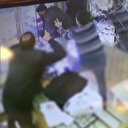 Bağcılar'da silahlı soygun girişimi: Kuyumcu da silah çıkarınca arkasına bakmadan kaçtı