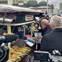 Erdoğan Taksim Meydanı'nda kestane ve mısır aldı