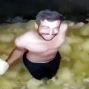 Turşu tesisinde mide bulandıran görüntü: Turşu tankına girip dans etti