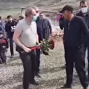 Ermeni askerin yakınından Paşinyan’ın mezara çiçek bırakmasına engel