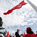 Türkiye'nin en büyük bayrağı Erdoğan'ın katılımıyla göndere çekildi