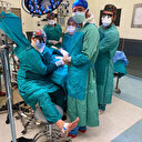 Ameliyatta fenalaşınca ayağına serum taktıran doktor operasyonu başarıyla tamamladı