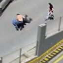 Esenyurt'ta yol verme kavgasında taksiciyi “Muşta” ile dövdü: Arkadaşlarının yaralandığını duyan taksiciler ortalığı savaş alanına çevirdi