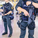 Başörtüsünü açan polisi akladılar