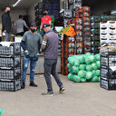 Tam kapanma sonrası tonlarca sebze ve meyve hal esnafının elinde kaldı