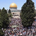 Mescid-i Aksa'da ramazan ayının son cumasını 70 bin kişi kıldı