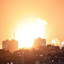 İşgalci İsrail Gazze'nin çeşitli noktalarını bombalamaya devam ediyor