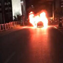 İsrail'i protesto için başkonsolosluk önünde aracını yaktı