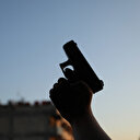 Balkona çıkıp rastgele ateş etti: Yatağında uyuyan çocuğu hayattan kopardı