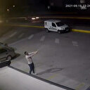 Şampiyonluğu kutlamak isteyen taraftarın elindeki meşalenin patlaması kameraya yansıdı