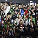 Çifte kupalı Beşiktaş şampiyonluk kupasını Vodafone Park'ta kaldırdı