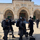 Onlarca Yahudi yerleşimci İsrail polisi eşliğinde Mescid-i Aksa'ya baskın düzenledi