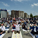 Taksim Camii ibadete açılıyor: Meydan namaz kılmak isteyenlerle doldu